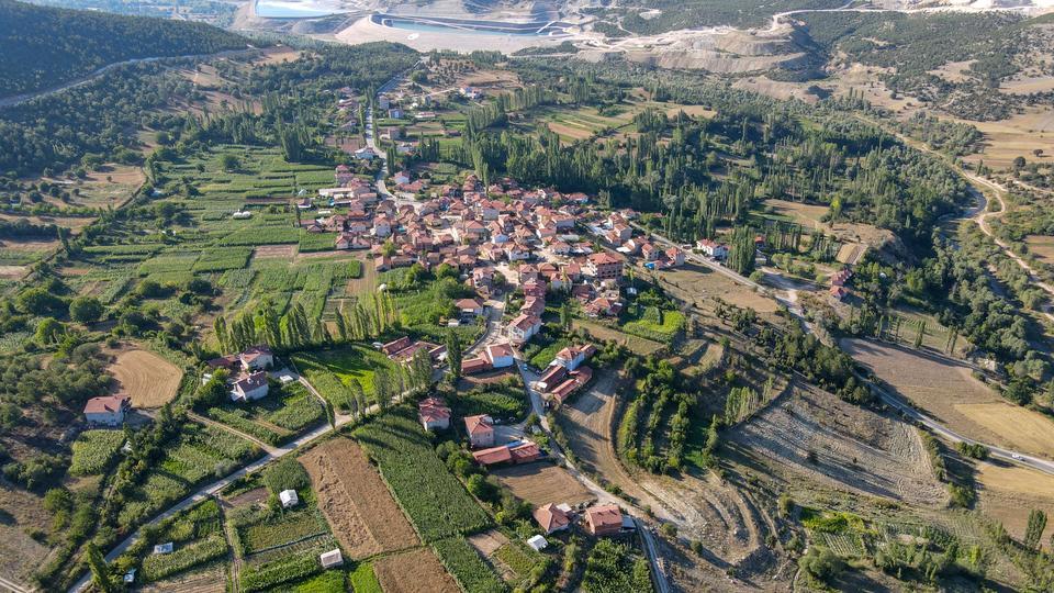 Kütahya'nın Hisarcık ilçesinde, bir köyün yeni tip koronavirüs (Kovid-19) tedbirleri kapsamında karantinaya alındığı bildirildi. ( Ali Eroğlu - Anadolu Ajansı )