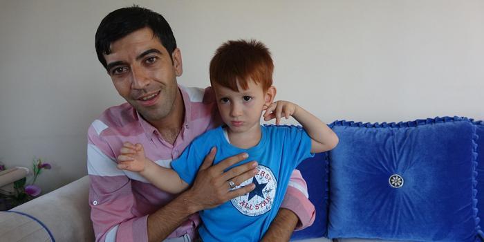 Aydın'ın İncirliova ilçesinde yaşayan Gökhan Özdemir (29), evini taşıyan nakliye şirketi çalışanlarının, içinde 10 bin lira bulunan 3,5 yaşındaki oğlunun kumbarasını çaldıkları iddiasıyla polise şikayetçi oldu.