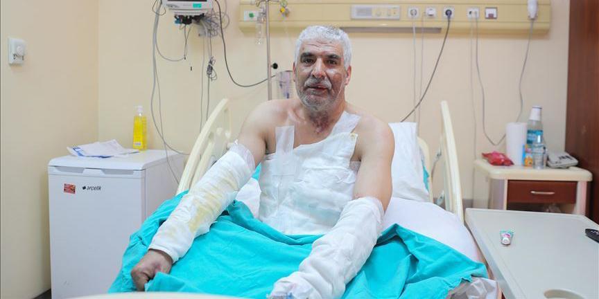 Tıkanan mutfak lavabosunun giderini açmak için nalburdan aldığı jelin üzerine püskürmesiyle vücudunun yüzde 25'i yanan 55 yaşındaki Ömer Avşar, eski günlerine döneceği zamanı bekliyor.