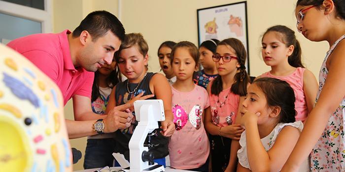 Efeler Yüksel Yalova Kültür Merkezi'nde yer alan Bilim ve Deney Evi'nden 70 binden fazla öğrenci yararlandı.
