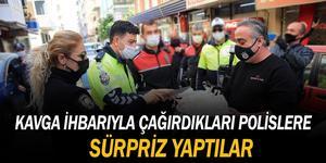 Aydın'da bir grup esnaf, kavga ihbarıyla çağırdıkları polis memurlarına Türk Polis Teşkilatı'nın 176. yılı dolayısıyla pasta sürprizi yaptı.