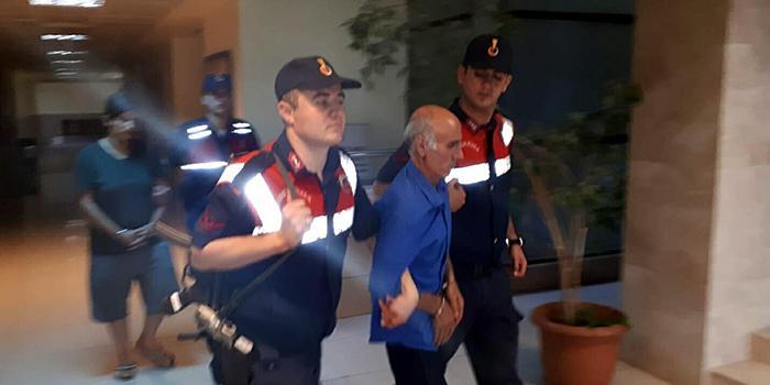 İzmir'in Torbalı ilçesindeki bir çöp konteynerinde cesedi bulunan yeni doğmuş erkek bebeğiyle ilgili annesi olduğu belirlenen Zeynep O. (31) ve babası olduğu öğrenilen Abdullah S. (56) gözaltına alındı. Adliyeye sevk edilen 2 zanlı, tutuklandı.