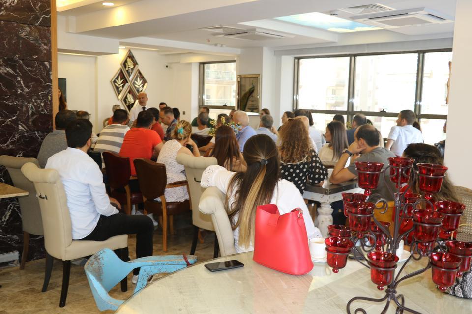 Aydın Eczane Hizmetleri Derneği üyeleri, Efeler Mimar Sinan Mahallesinde bulunan Lion Park Hotel’de düzenlenen kahvaltı organizasyonunda bir araya geldi.