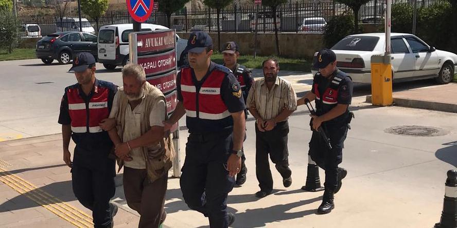 Uşak'ta fotokapan yardımıyla düzenlenen uyuşturucu operasyonunda gözaltına alınan 2 şüpheli tutuklandı.  ( Soner Kılınç - Anadolu Ajansı )