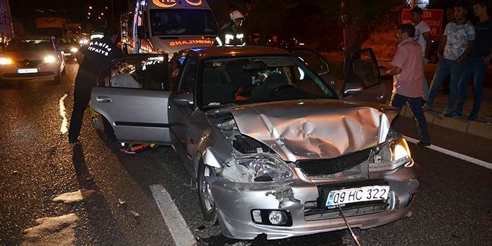 Manisa'nın Turgutulu ilçesinde iki otomobilin çarpışması sonucu 5 kişi yaralandı. ( Haluk Satır - Anadolu Ajansı )