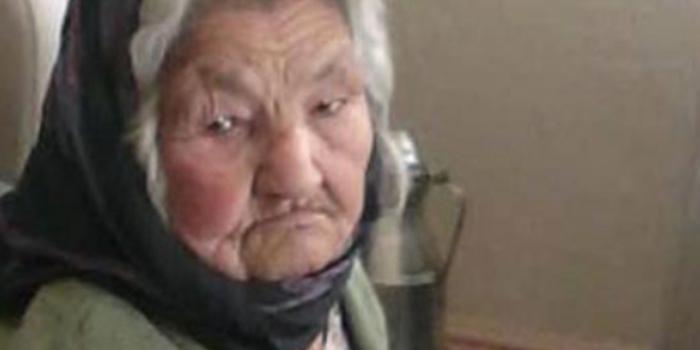İzmir'in Ödemiş ilçesinde, alzheimer hastası Emine Dalgıç (87), evinde çıkan yangında yaşamını yitirdi.