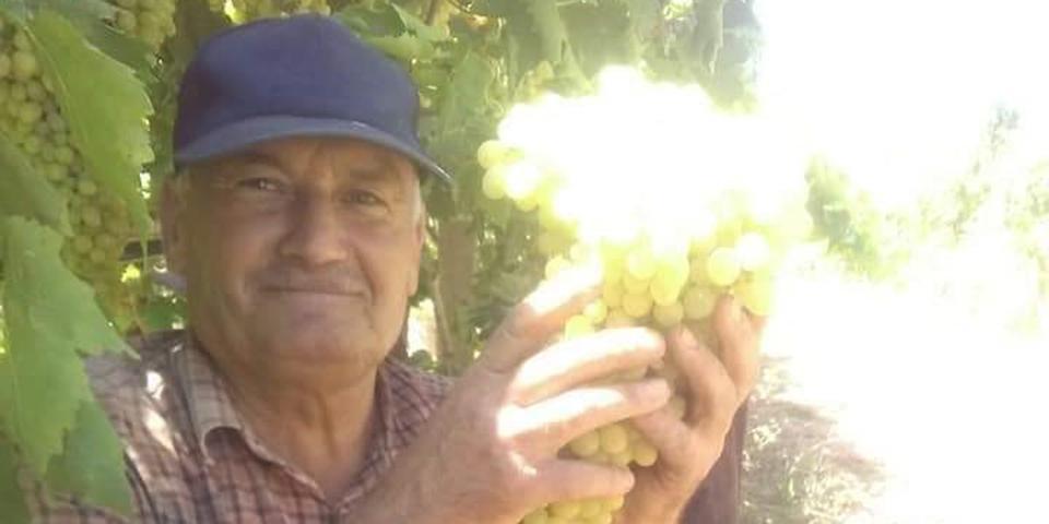 Manisa'nın Alaşehir ilçesinde üzüm bağında su hortumunu tamir ettiği sırada 38 metre yüksekten düşen Abdil Ay (52) hayatını kaybetti. ( Aile Albümü - Anadolu Ajansı )