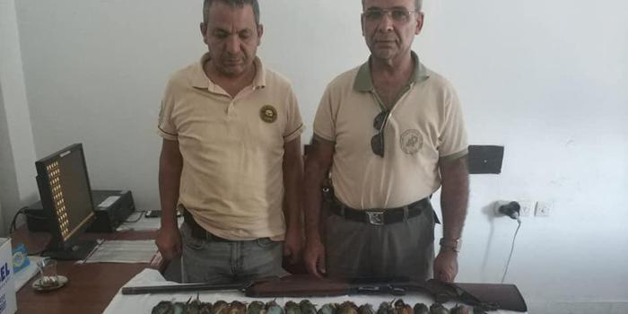 Aydın'da avlanması yasak olan arı kuşu ve dağ kuyruksallayanı kuşunu avlayanlara 14 bin 100 lira para cezası uygulandı.  ( Aydın İl Jandarma Komutanlığı - Anadolu Ajansı )