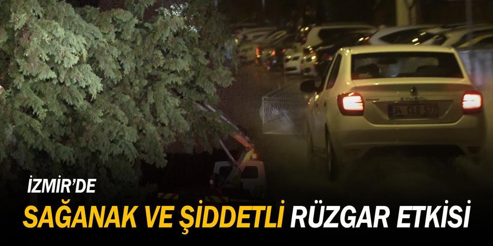 İzmir'de sağanak nedeniyle bazı yollarda su birikintileri oluştu, bir ağaç şiddetli rüzgar yüzünden elektrik tellerinin üzerine devrildi. ( Yusuf Soykan Bal - Anadolu Ajansı )
