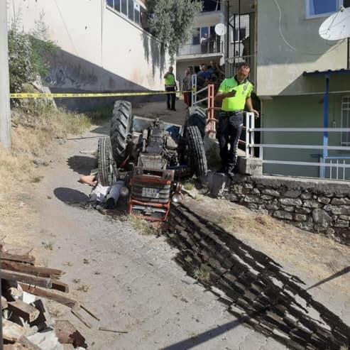 Bozdoğan’da meydana gelen kazada traktör sürücüsü Aydın Doğan (75) hayatını kaybetti.