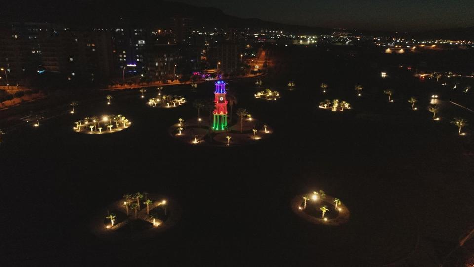 Manisa Büyükşehir Belediyesi, Ermenistan'ın Azerbaycan topraklarını işgali sonrası düzenlenen operasyonlara destek olmak amacıyla Muradiye-Menemen Kavşağı'nda bulunan saat kulesini Azerbaycan bayrağının renkleriyle aydınlattı. ( Manisa Büyükşehir Belediyesi - Anadolu Ajansı )