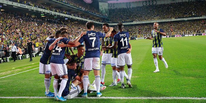 Süper Lig'de ilk haftanın kapanış maçında Fenerbahçe, konuk ettiği Gazişehir Gaziantep'i 5-0 yendi. ( Metin Arslancan - Anadolu Ajansı )