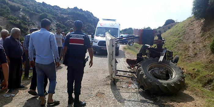 Manisa'nın Kula ilçesinde, kontrolden çıkan traktörün devrilmesi sonucu meydana gelen kazada, ehliyetsiz sürücü Oktay K. (14) ile dedesi Mustafa K. (77) yaralandı.