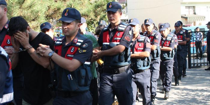 Afyonkarahisar merkezli 3 ilde kablo hırsızlarına yönelik operasyonda 12 kişi gözaltına alındı. ( Kadir Kiper - Anadolu Ajansı )