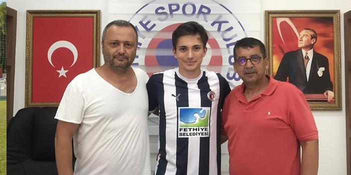 TFF 3. Lig takımlarından Fethiyespor, Aydınlı futbolcu Emre Akbulut ile anlaştı.