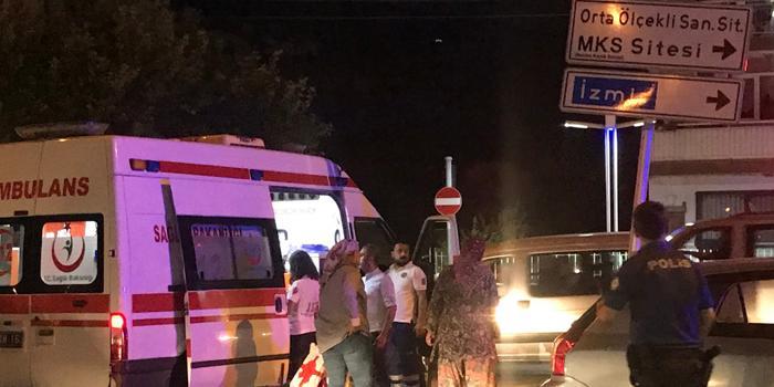 Manisa'nın Yunusemre ilçesinde, iki otomobilin çarpıştığı kazada 7 kişi yaralandı. ( İbrahim Kahrıman - Anadolu Ajansı )