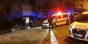 İzmir'in Konak ilçesinde iki grup arasında çıkan silahlı kavgada 4 kişi yaralandı. Polis ekiplerinin çalışması sonucu, olayla ilgili 3 şüpheli gözaltına alındı. ( Yusuf Soykan Bal - Anadolu Ajansı )