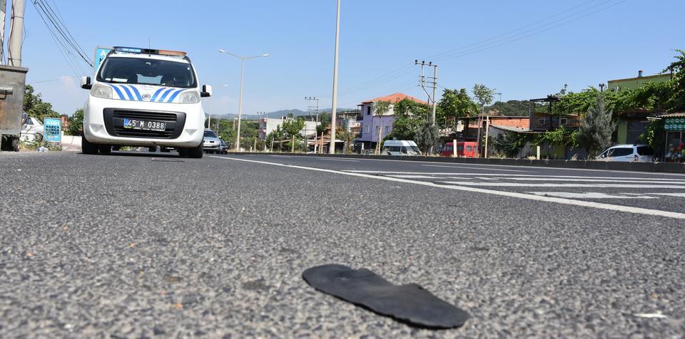 Manisa'nın Turgutlu ilçesinde, otomobilin çarptığı kadın hayatını kaybetti.  ( Haluk Satır - Anadolu Ajansı )