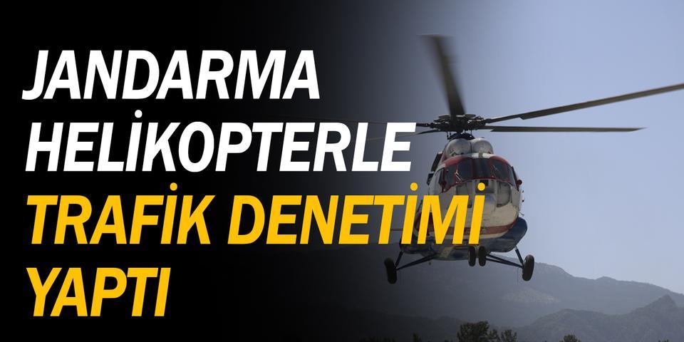 Denizli'de jandarma, kara yolunda trafik kurallarına uymayanları helikopterle tespit ederek ceza uyguladı. ( Denizli İl Jandarma Komutanlığı - Anadolu Ajansı )