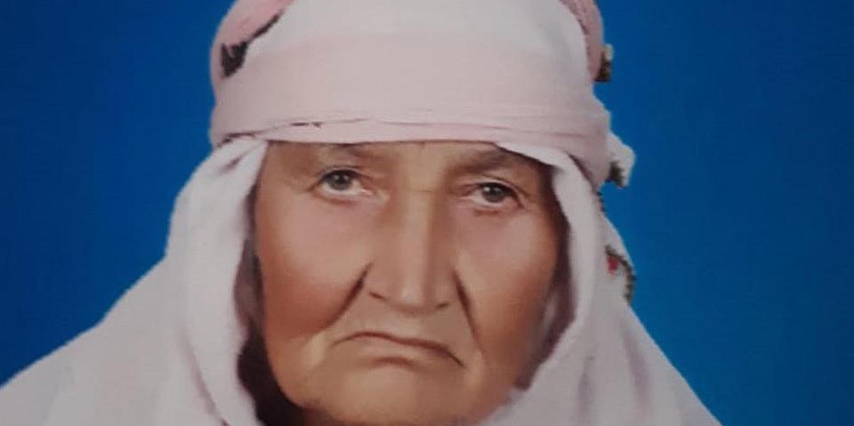 Denizli'nin Çameli ilçesinde, yolun karşısına geçerken otomobil çarpan Fatma Dursun Çağdaş (85), ağır yaralı olarak kaldırıldığı hastanede yaşamını yitirdi.