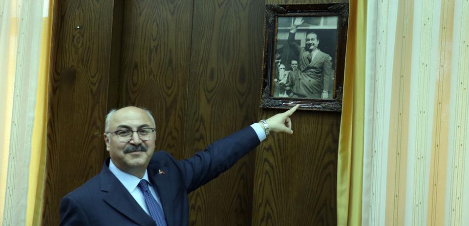 Darbenin ardından 1961 yılında idam edilen ve Türkiye tarihine "demokrasi şehidi" olarak geçen Menderes'in adı, memleketinin hemen hemen her yerinde çeşitli mekanlara verilerek yaşatılıyor.