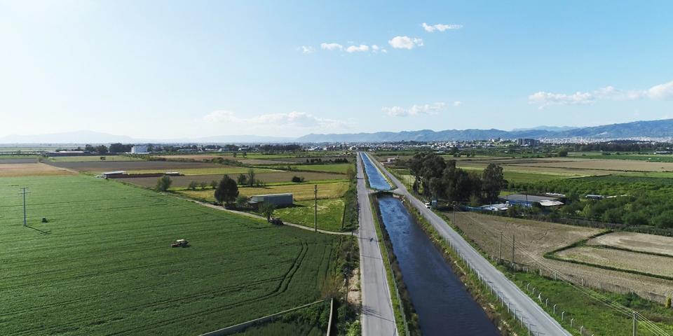 Aydın’da 12 Nisan’da başlayan sulama sezonunun 4 Eylül 2020 tarihinde tamamlandı. DSİ tarafından yapılan yatırımlarla sulama sezonu boyunca  920 bin dekar tarım arazisinin sulandığı belirtildi.