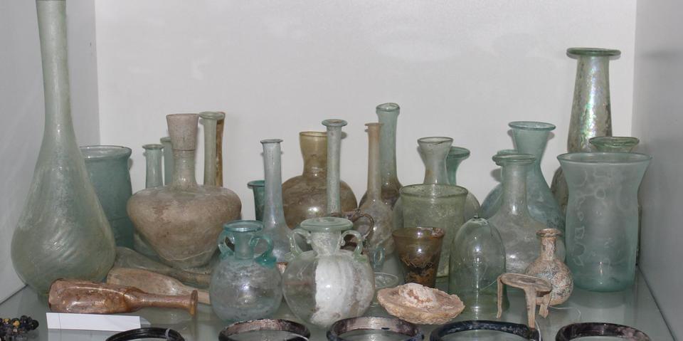 İzmir'in Buca ilçesinde yaşayan iş insanı Zeki Karaoğlu, 1995 yılında 3 sikke ile başladığı koleksiyonunu 24 yılda 7 bin 700 sikke ve 3 bin 650 tarihi eserle genişletti. Karaoğlu, tarihleri M.Ö. 6 binlerden M.S. 600'lere dayanan eserlerin bulunduğu zengin koleksiyonunu tamamladıktan müze açmak istiyor.
