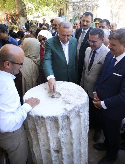Türkiye Cumhurbaşkanı Recep Tayyip Erdoğan, Muğla'nın Yatağan ilçesindeki Stratonikeia Antik Kenti ve çevresindeki tarihi yerleri ziyaret etti. ( Murat Kula - Anadolu Ajansı )