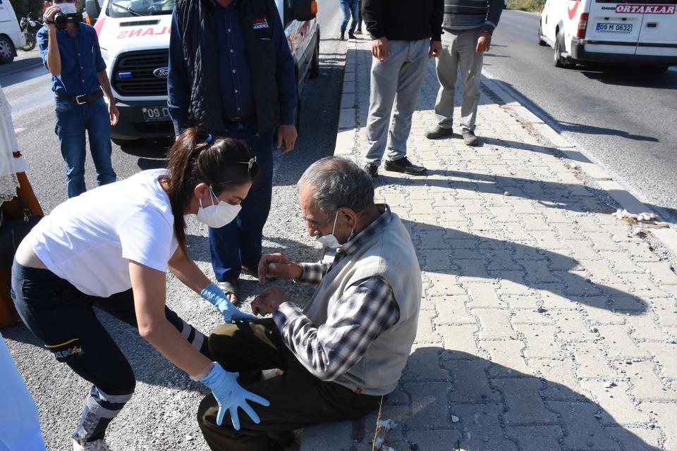 Aydın'ın Germencik ilçesinde şehir içi yolcu minibüsünün devrilmesi sonucu 5 kişi yaralandı. ( Necip Uyanık - Anadolu Ajansı )
