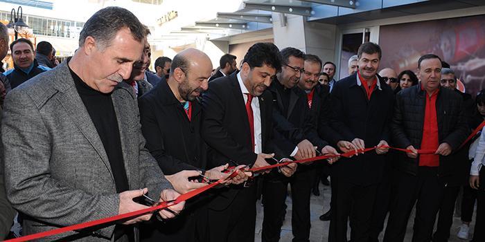 Aydın Adnan Menderes Üniversitesi İletişim Fakültesi İletişim Uygulama Merkezi ve ADÜTV Stüdyoları törenle açıldı.