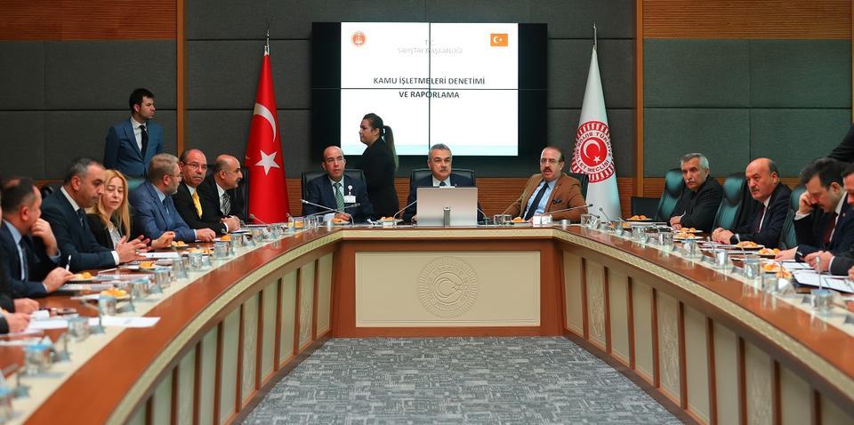 AK Parti Aydın Milletvekili Mustafa Savaş, TBMM Kamu İktisadi Teşebbüsleri (KİT) Komisyonu Başkanlığına yeniden seçildi.
