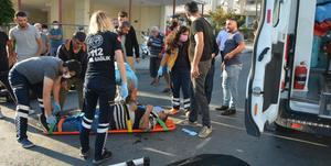 Didim ilçesinde hafif ticari aracın çarptığı motosiklet sürücüsü yaralandı. ( Bahri Aşık - Anadolu Ajansı )