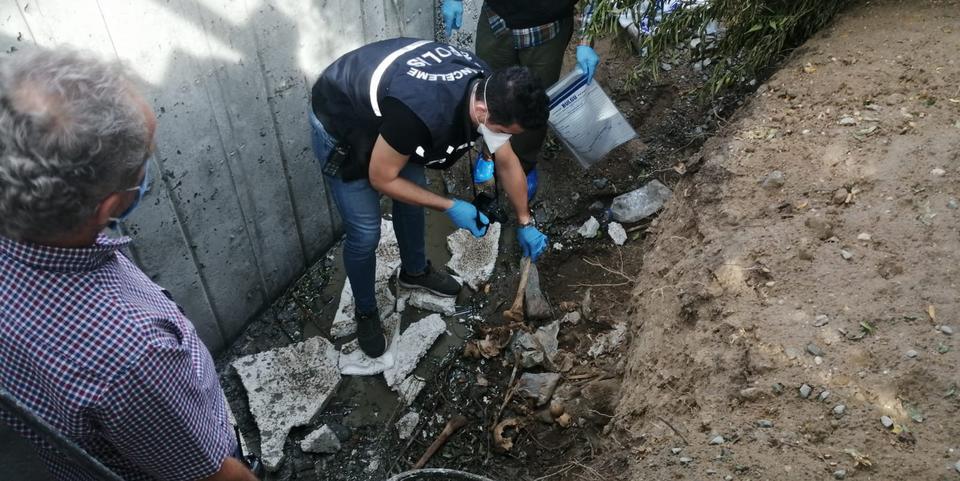 Aydın'ın Nazilli ilçesinde bir inşaat kazısı esnasında insan kemikleri bulundu. ( Mehmet Ali Cintosun - Anadolu Ajansı )