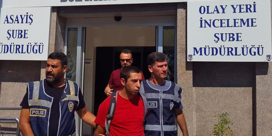 Hrant Dink davasında firari olarak aranan sanık Tuncay Uzundal İzmir'de yakalandı.  ( İzmir Emniyet Müdürlüğü - Anadolu Ajansı )