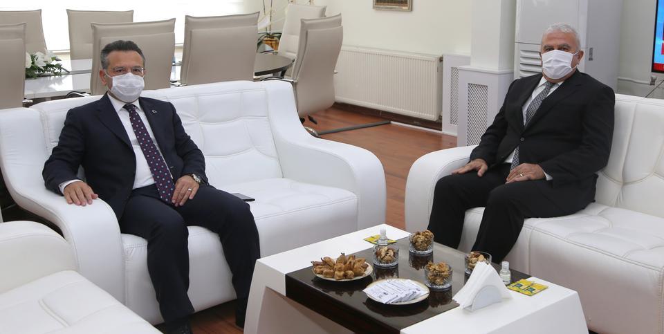 Aydın Valisi Hüseyin Aksoy, Efeler Belediye Başkanı Mehmet Fatih Atay'a iade-i ziyarette bulundu.