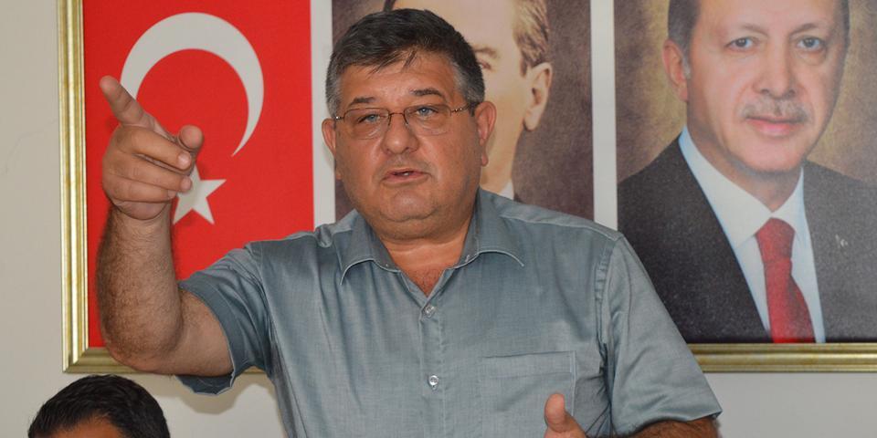AK Parti Aydın Milletvekili Rıza Posacı, Kurban Bayramı dolayısı ile ziyaret ettiği AK Parti Çine İlçe Teşkilatı'nda Aydın Büyükşehir Belediye Başkanı Özlem Çerçioğlu'nu eleştirdi.