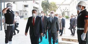 Sağlık Bakanı Fahrettin Koca, İzmir Valisi Yavuz Selim Köşger'i ziyaret etti. ( Aytuğ Can Sencar - Anadolu Ajansı )