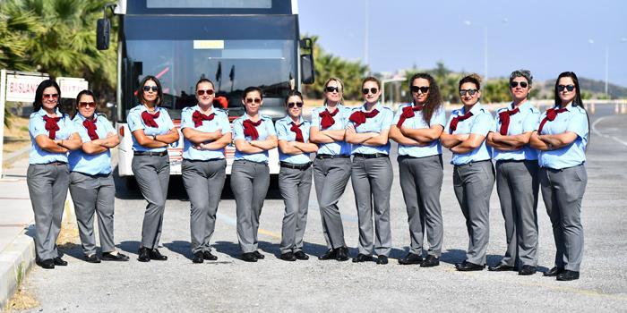 İzmir'de sınavları başarıyla geçen 17 kadın, belediye otobüslerinde şoför olarak çalışmaya başladı. İzmir Büyükşehir Belediyesinden yapılan açıklamaya göre ESHOT Genel Müdürlüğüne otobüs şoförü olmak üzere başvuru yapan kadınlara ileri sürüş eğitimi verildi. Zorlu süreci başarıyla tamamlayan 17 kadın, işbaşı yaptı. ( İzmir Büyükşehir Belediyesi - Anadolu Ajansı )