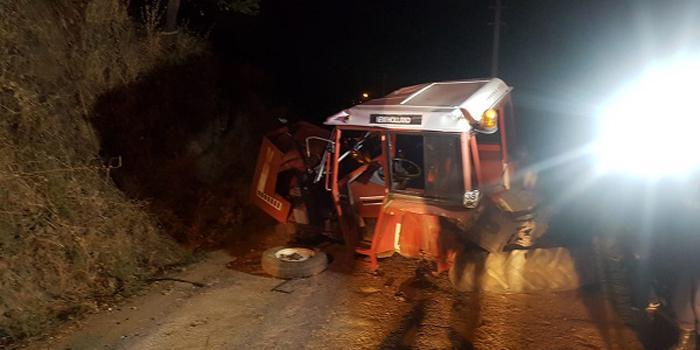 İzmir'in Tire ilçesinde traktörün devrilmesi sonucu meydana gelen kazada 1 kişi öldü, 1 kişi yaralandı.  ( Dilek Ayvalı - Anadolu Ajansı )