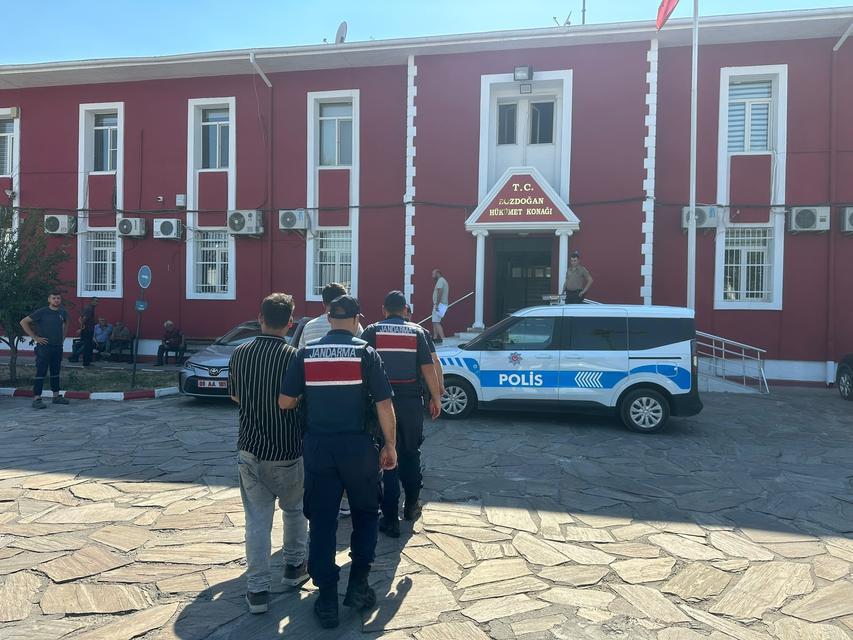 BOZDOĞAN'DAKİ HIRSIZLIĞI KUYUMCU KAMERALARI AYDINLATTI ÇALDIKLARI ZİYNETLERİ 4 FARKLI KUYUMCUDA BOZDURDULAR