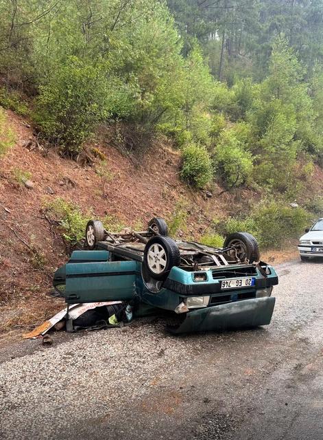 TAKLA ATAN OTOMOBİLDE BABA ÖLDÜ, KIZI YARALANDI