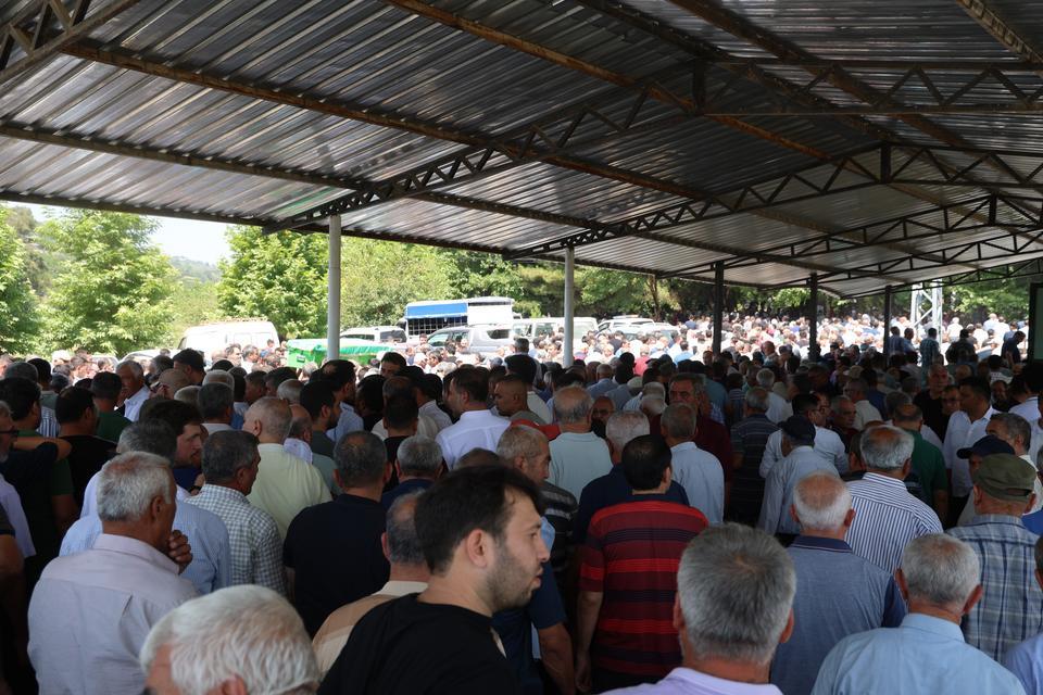 TRAKTÖR KAZASINDA HAYATINI KAYBEDEN MUHTAR DUALARLA SON YOLCULUĞUNA UĞURLANDI