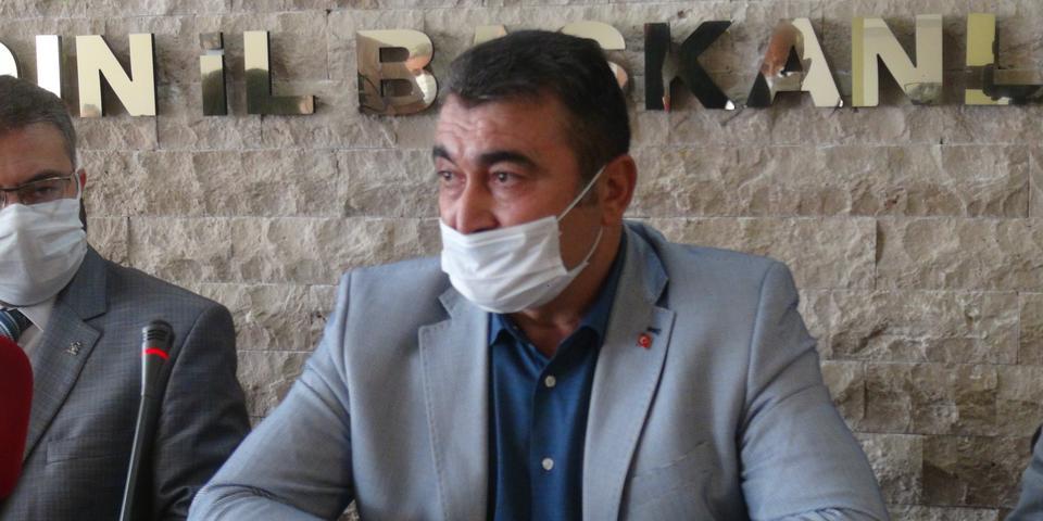 AK Parti Aydın Büyükşehir Belediye Meclis Üyesi ve Grup Sözcüsü Mustafa Arı, Büyükşehir Belediye Başkanı Özlem Çerçioğlu’nun vaatlerini yerine getirmediği gibi, Büyükşehir Belediye Meclisi’ne engel olduğunu söyledi.