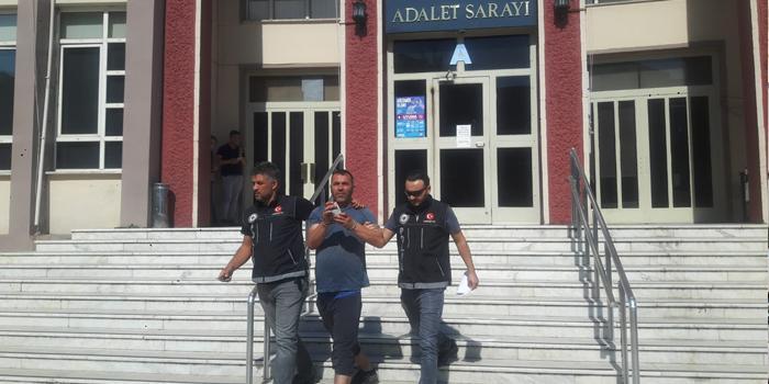 Aydın'da uyuşturucu ticareti yapanlara yönelik operasyonda gözaltına alınan şüpheli tutuklandı. ( Ferdi Uzun - Anadolu Ajansı )