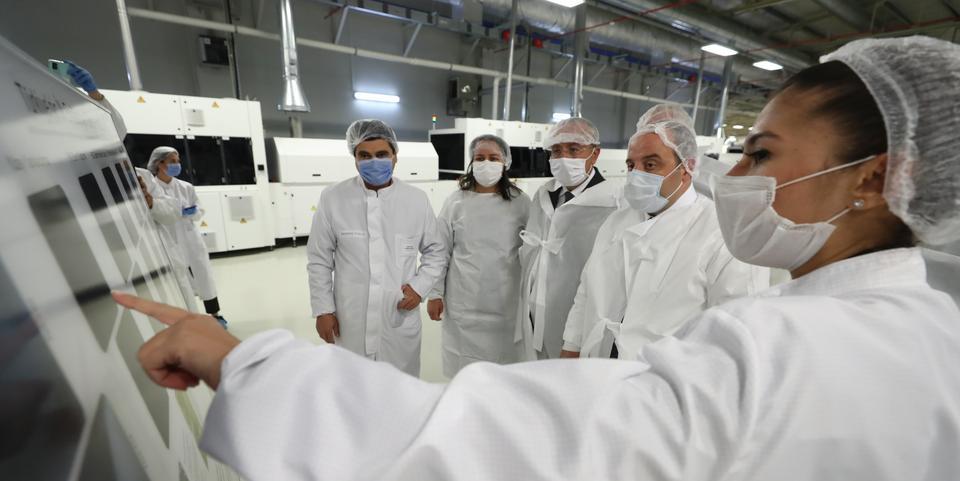 Sanayi ve Teknoloji Bakanı Mustafa Varank, Aydem Enerji’nin sahibi olduğu, güneş paneli ve Türkiye’nin ilk yerli güneş hücresi yatırımı olan Parla Solar’ı ziyaret etti.