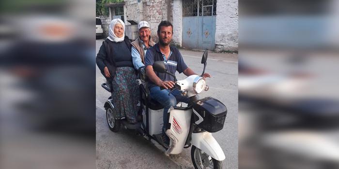 Muğla'nın Yatağan ilçesinde yaşayan Memiş Aykaş'ın (38), felçli babası ve yürüme güçlüğü çeken annesini taşımak için aldığı seleli motosiklet çalındı.
