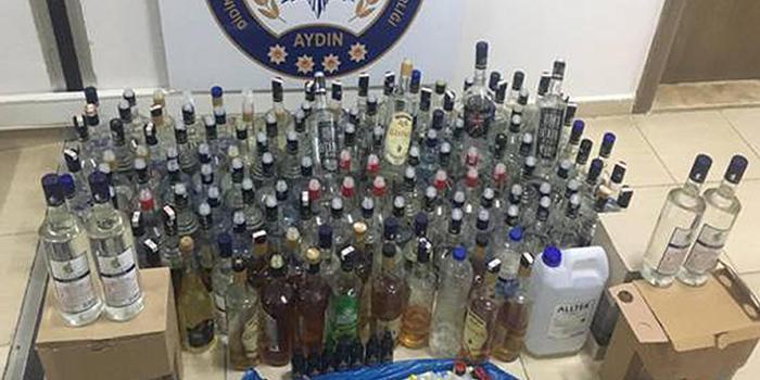 Aydın'ın Didim ilçesinde polisin bir otele düzenlediği operasyonda, kaçak içkiler ele geçirildi. Otelin genel müdürünün de aralarında bulunduğu 5 kişi hakkında yasal işlem başlatıldı.