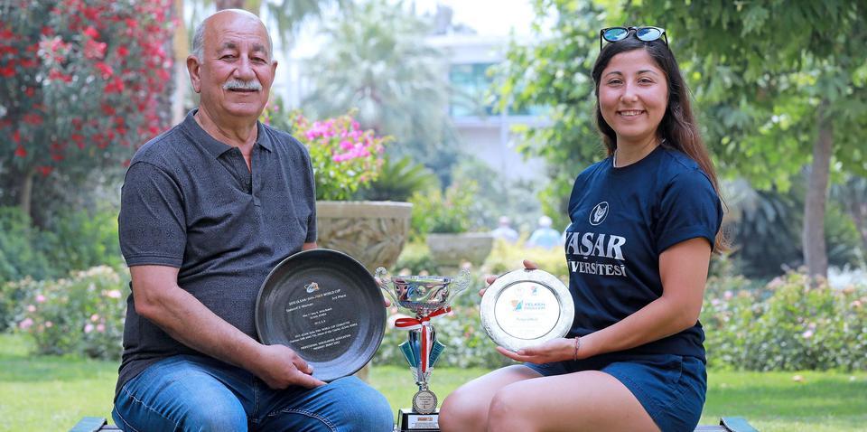 Rüzgar sörfünde elde ettiği dünya şampiyonlukları ile Türkiye'nin gururu olan üniversite öğrencisi ve Göztepe sporcusu Fulya Ünlü, en büyük destekçisinin babası Mehmet Ünlü olduğunu söyledi.