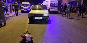 Manisa'nın Alaşehir ilçesinde park halindeki minibüse çarptıktan sonra savrulduğu yolda başka bir aracın çarptığı motosikletin sürücüsü yaşamını yitirdi.  ( Ahmet Bayram - Anadolu Ajansı )