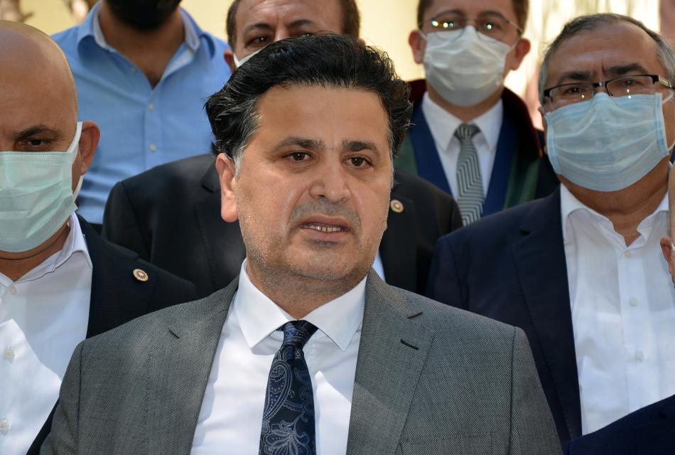 CHP Aydın Milletvekili Bülent Tezcan'ı silahla yaraladığı gere kçesiyle yargılanan sanık, 6 yıl 15 gün hapis cezasına çarptırıldı. Duruşma sonrası  Tezcan'ın avukatı Celal Çelik (fotoğrafta) açıklama yaptı. ( Gökhan Düzyol - Anadolu Ajansı )